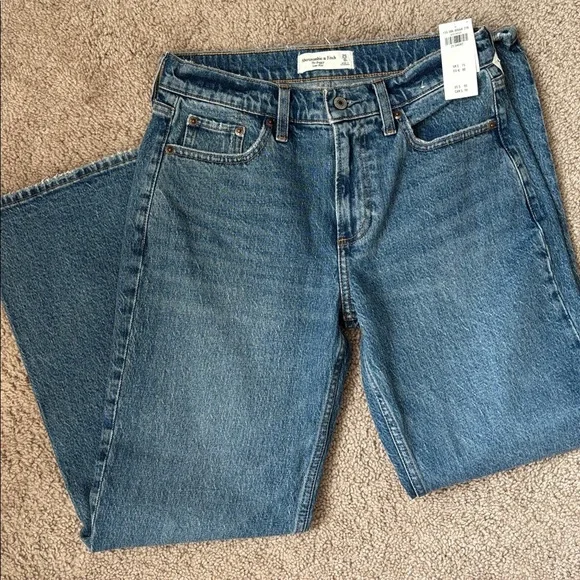 Abercrombie Low Rise Baggy Jeans NWT - Picture 3 of 3